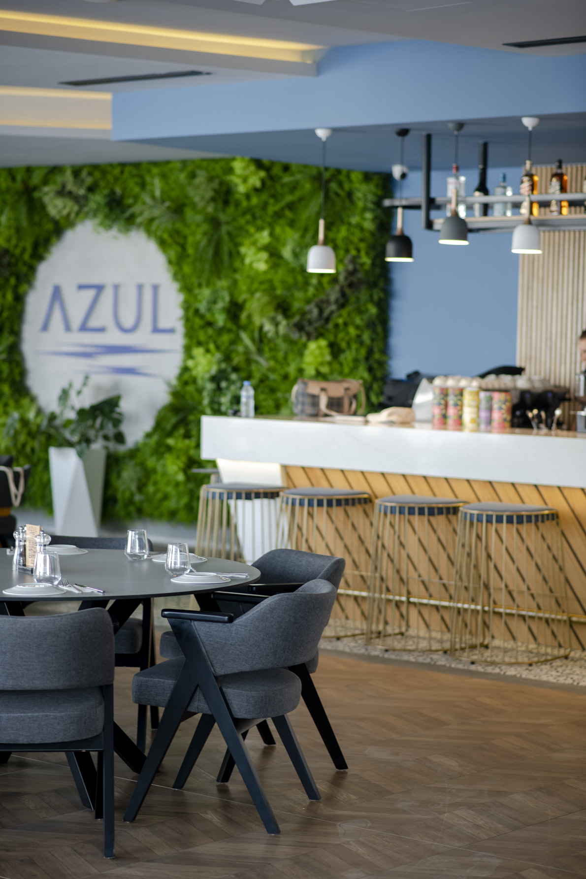 Caesar Blue – restauracja / bar, klimat