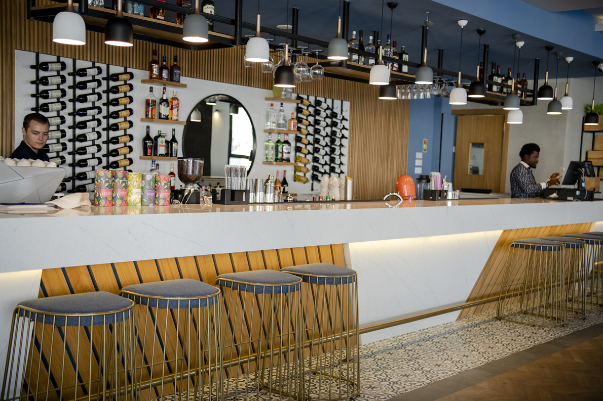 Caesar Blue – bar i gastronomia na miejscu